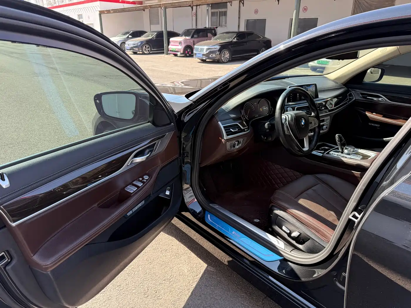 BMW 7 Series 2016 730Li Leading фото 10