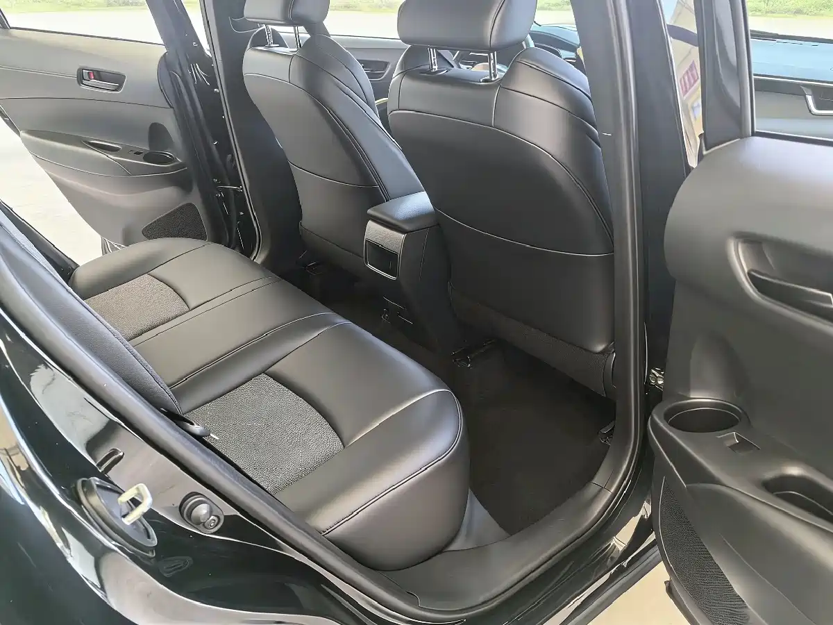 Toyota Frontlander 2023 2.0L CVT Leading Edition фото 12