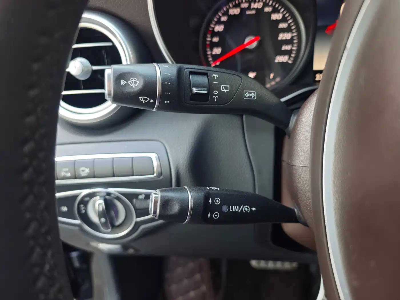 Mercedes-Benz GLC 2018 GLC 260 4MATIC Luxury фото 16