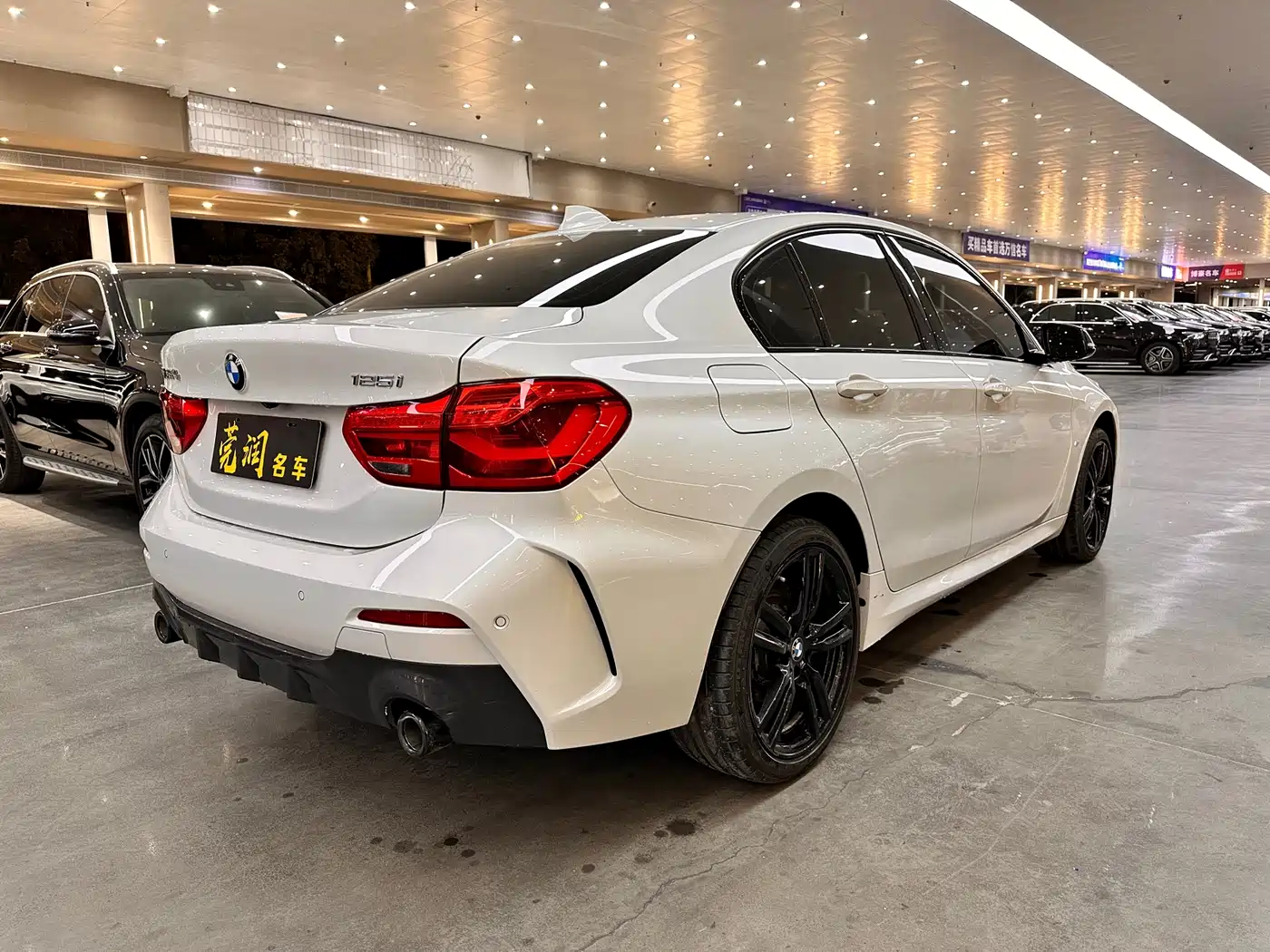 BMW 1 Series 2022 125i M Sport Shadow Edition фото 7