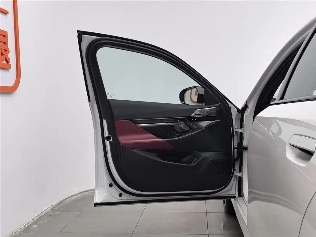 BMW 5 Series 2024 530Li Premium M Sport Package фото 8