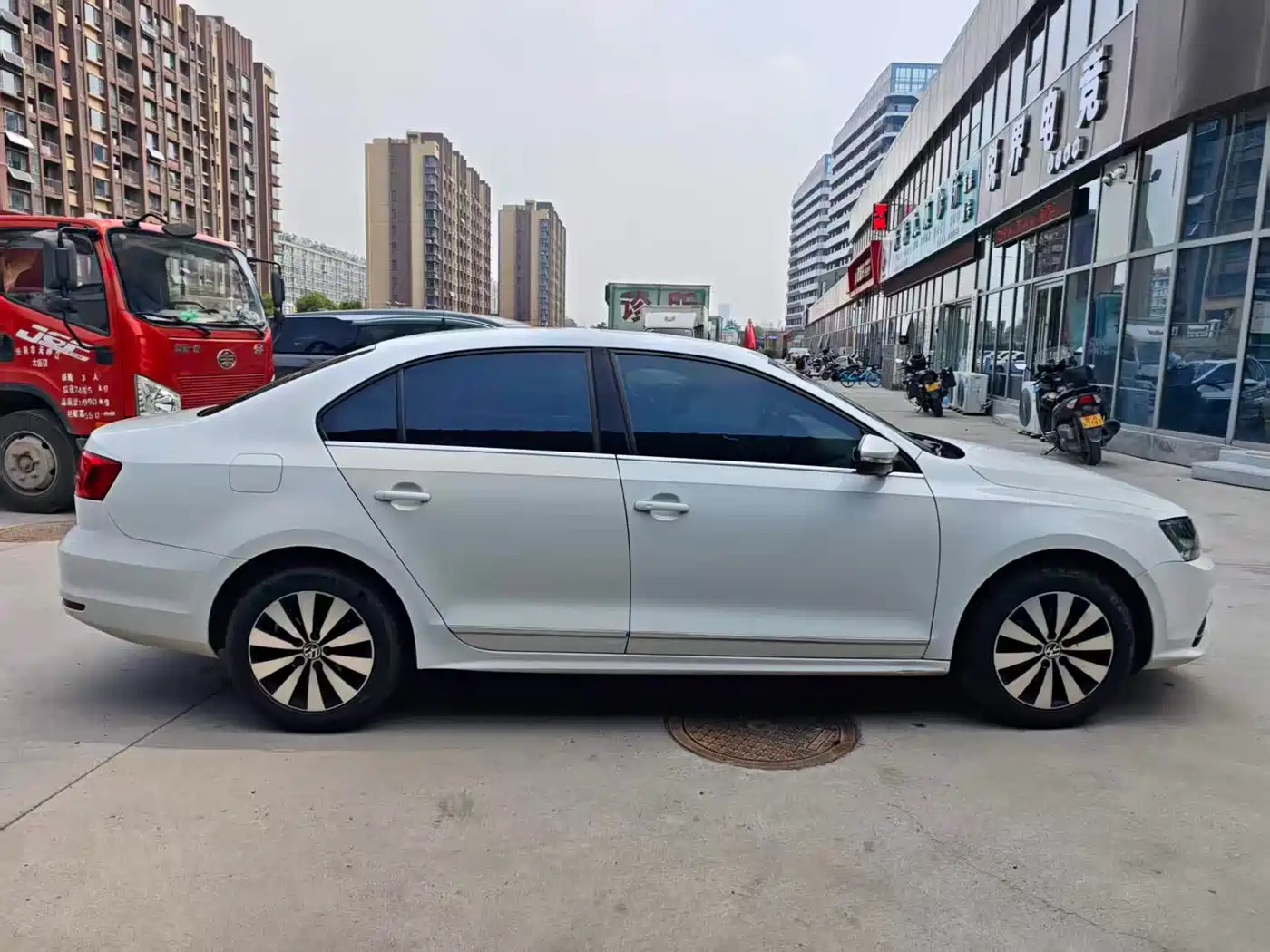 Volkswagen Sagitar 2018 1.6L Automatic Comfort фото 6