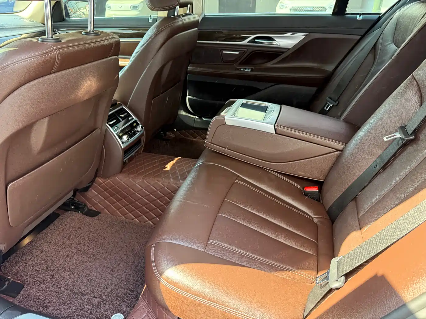 BMW 7 Series 2016 730Li Leading фото 20
