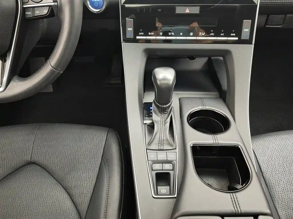 Toyota Avalon 2019 Hybrid 2.5L Luxury Edition China VI фото 13