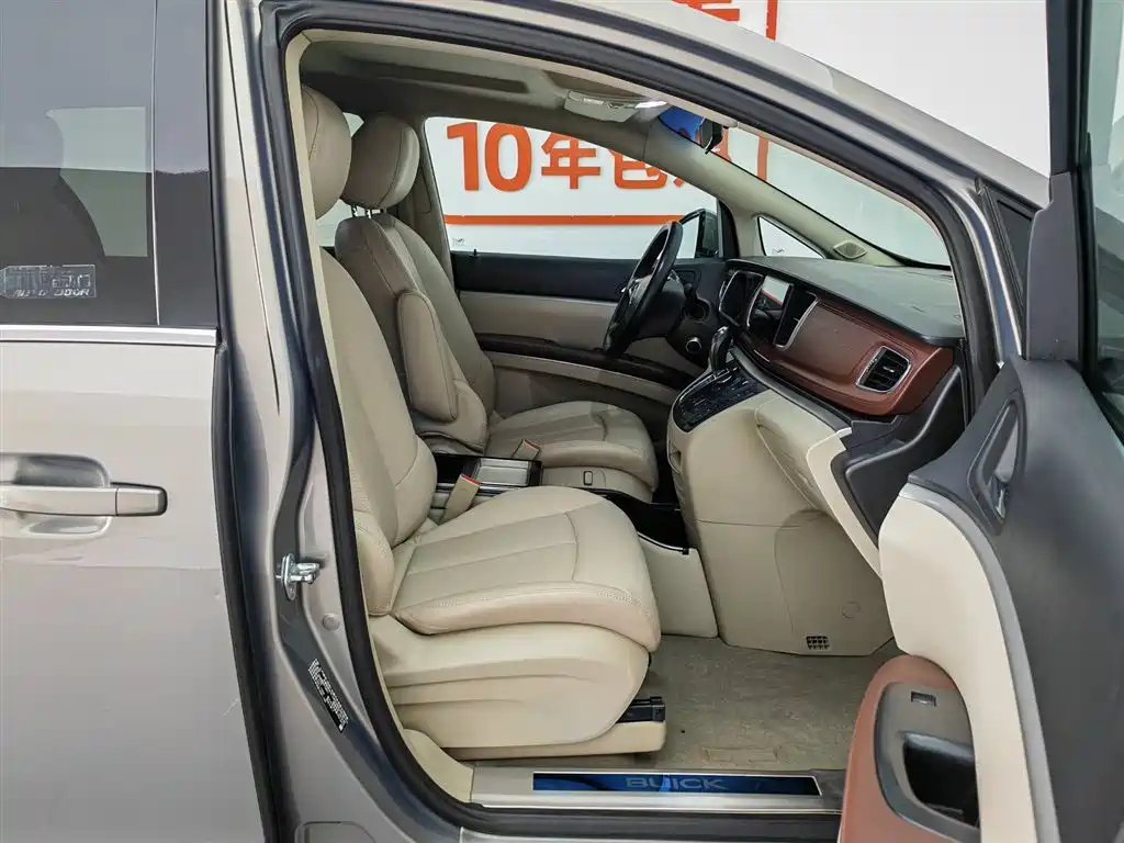 Buick GL8 2018 28T Comfort China VI фото 23