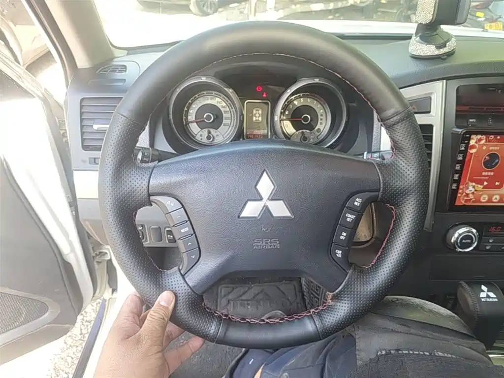Mitsubishi Pajero (Import) 2016 3.0L Automatic Standard (China V) фото 11
