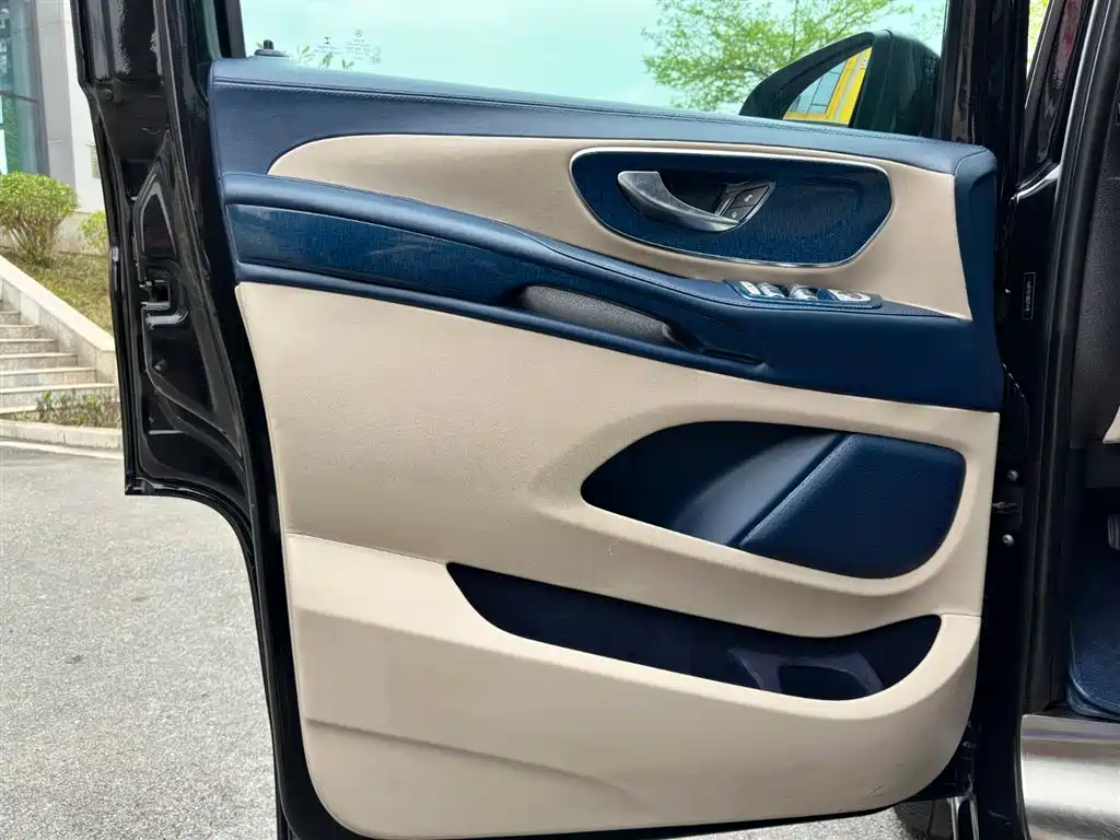 Mercedes-Benz Vito 2016 2.0T Elite Edition фото 23