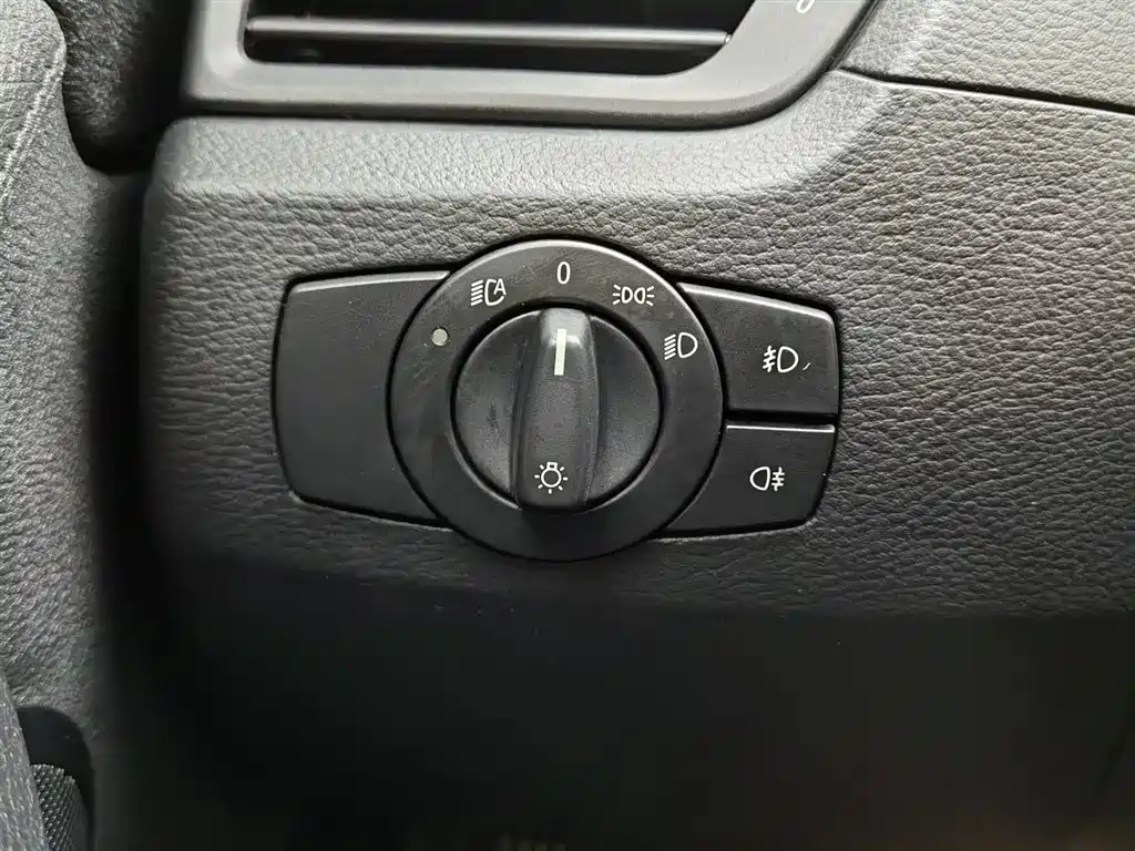 BMW X1 (Import) 2012 xDrive20i фото 21