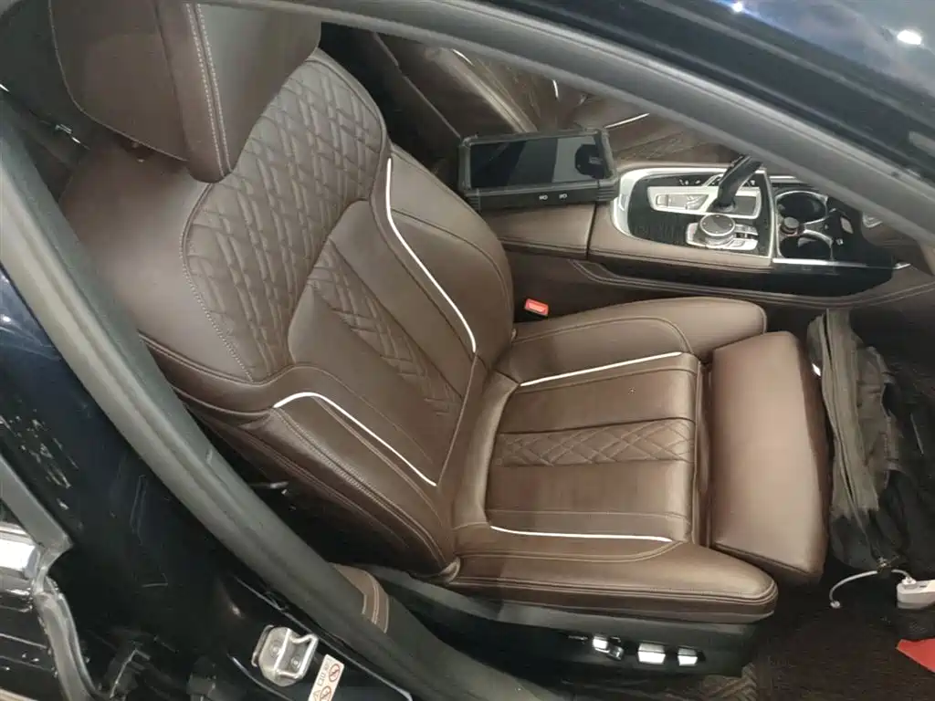 BMW 7 Series 2021 Model 730Li M Sport Package фото 25