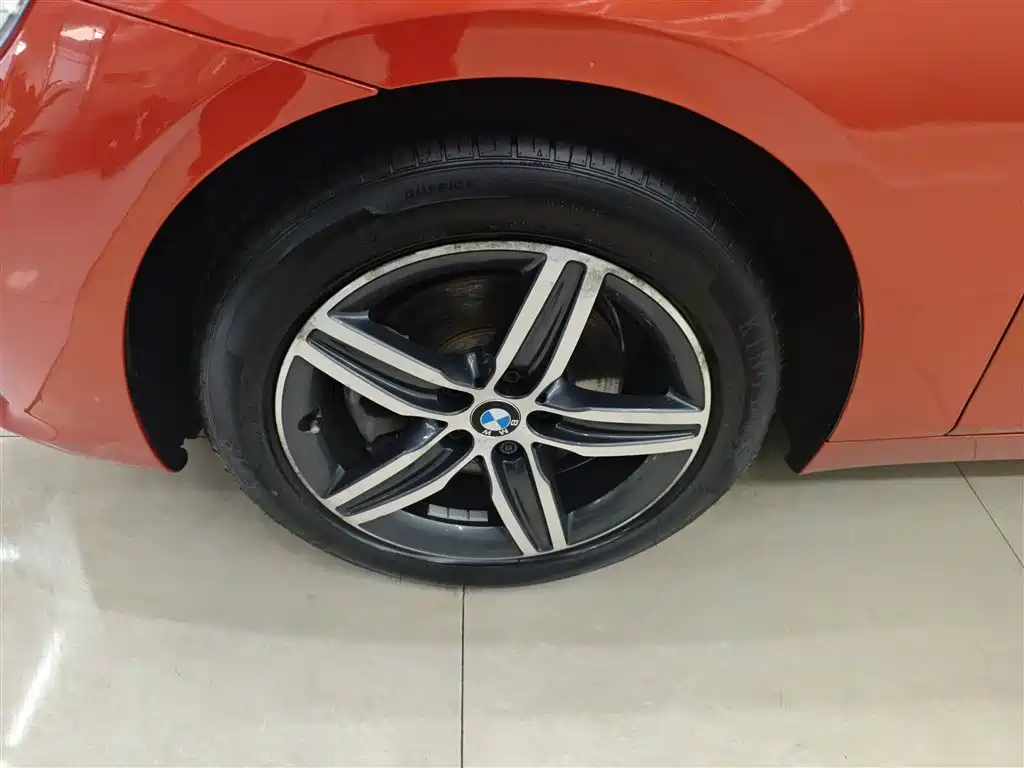 BMW 2 Series Touring 2016 218i Sport Design Package фото 23