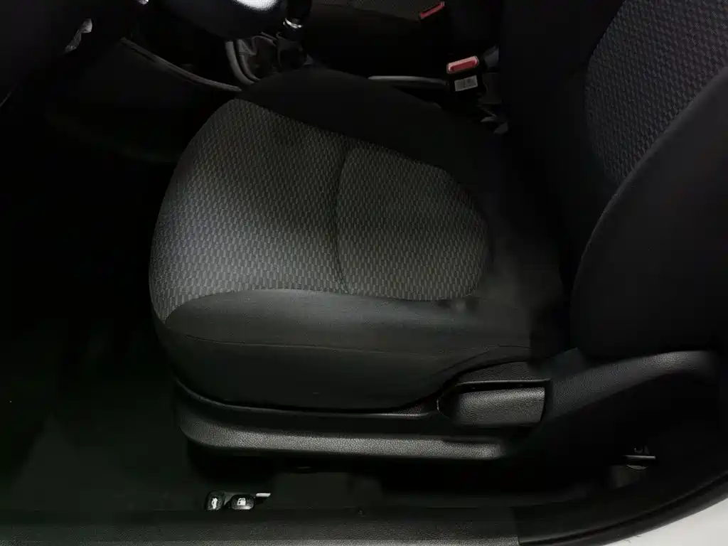 Hyundai Verna 2017 1.4L Manual Color Edition (China V) фото 20