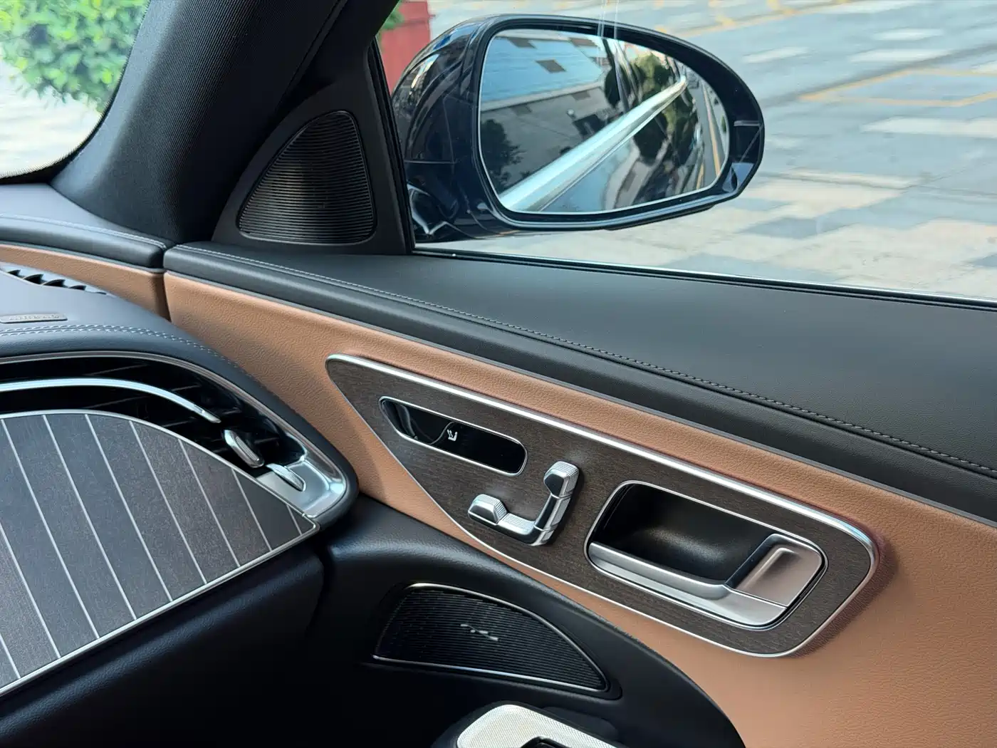 Mercedes-Benz E-Class 2024 E 300 L Fashion фото 17
