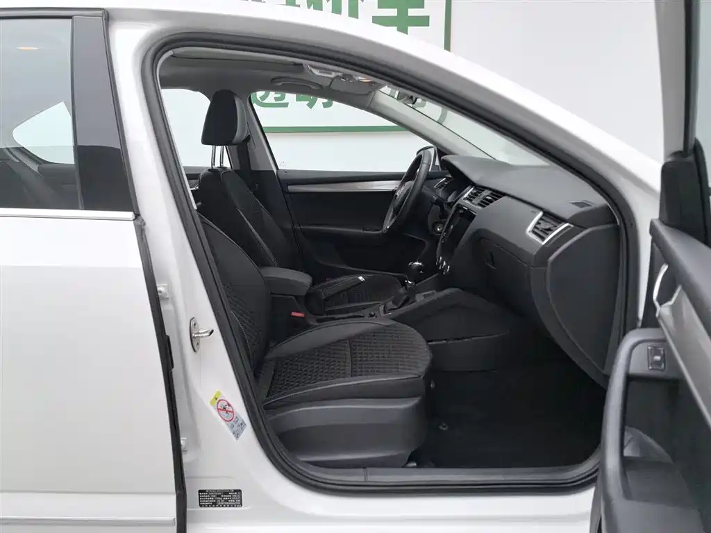 Škoda Octavia 2019 1.5L Automatic Smart Luxury China VI фото 23