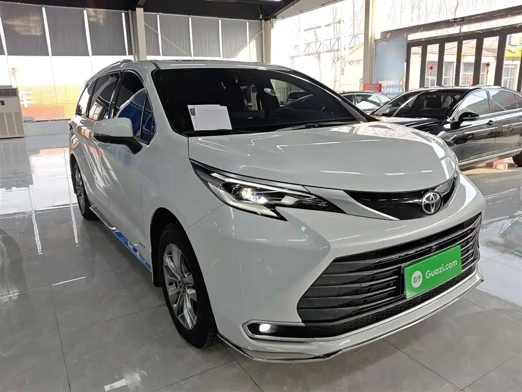 Toyota Sienna 2024 2.5L Hybrid 4WD Premium Edition фото 4