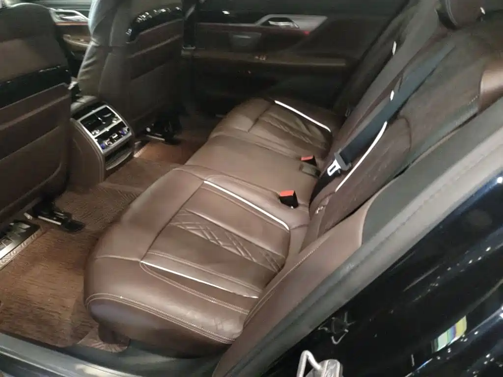 BMW 7 Series 2021 Model 730Li M Sport Package фото 17