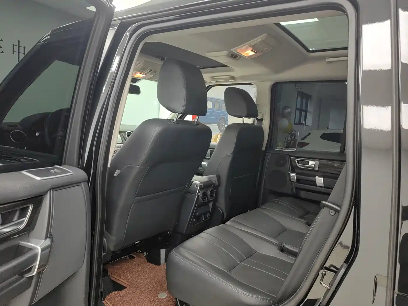 Land Rover Discovery 2015 3.0 SC V6 SE фото 13