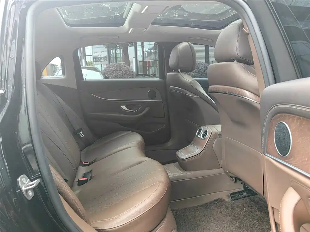 Mercedes-Benz E-Class 2022 E 260 L фото 7