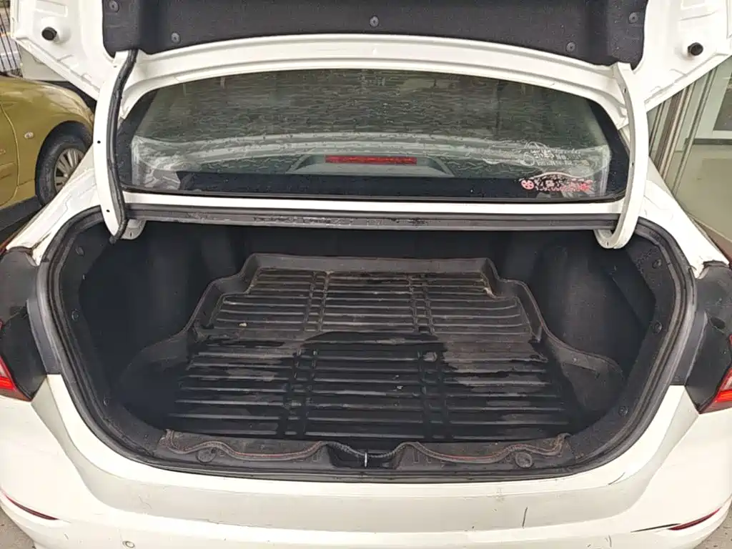 Фото 19 - Changan Eado