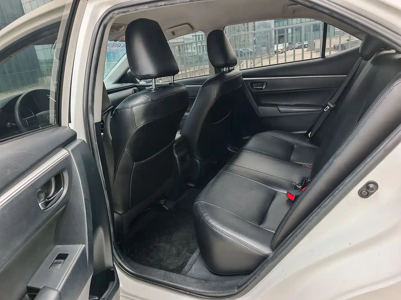 Toyota Corolla 2017 Facelift 1.2T S-CVT GL фото 5