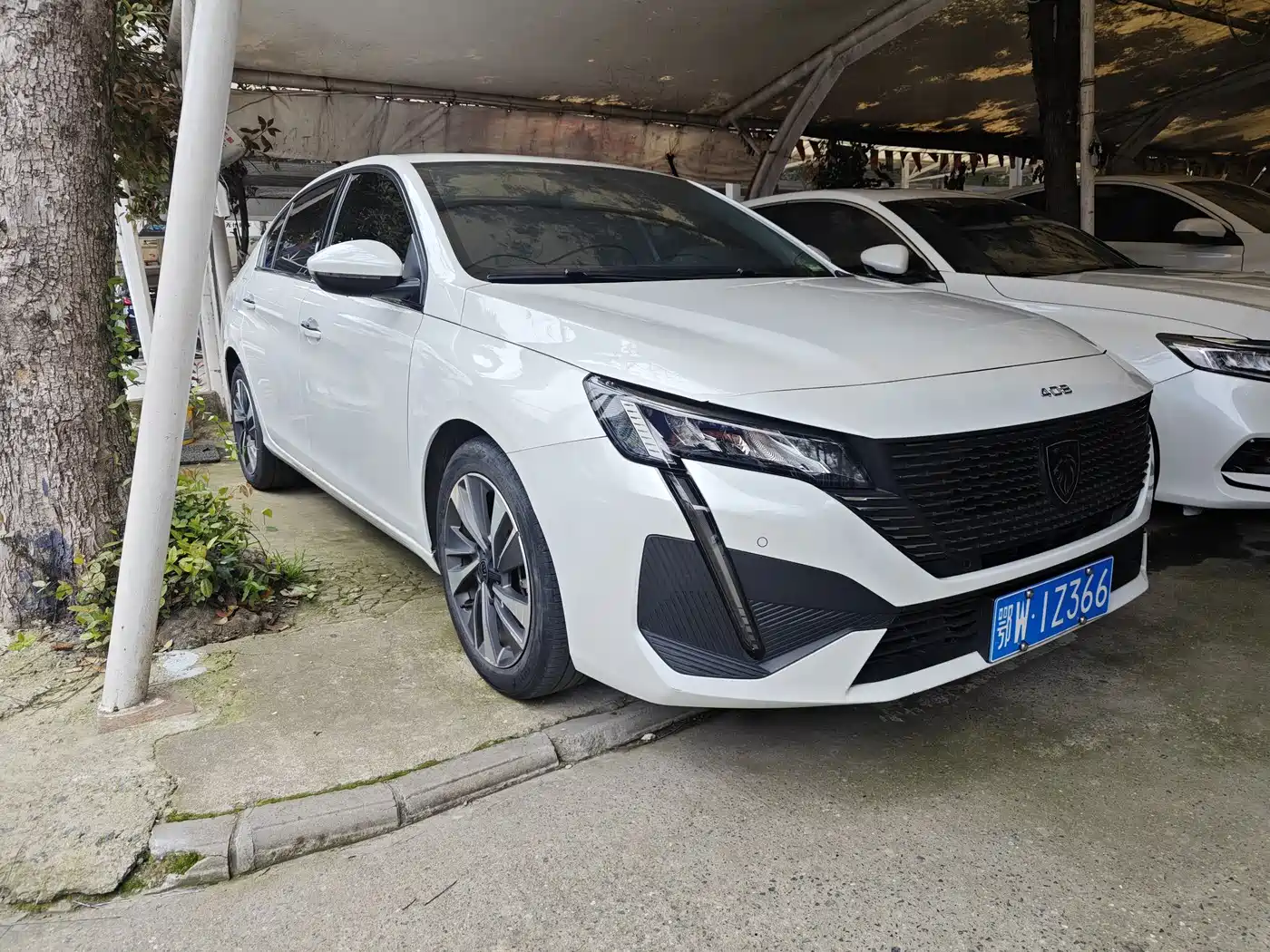 PEUGEOT 408