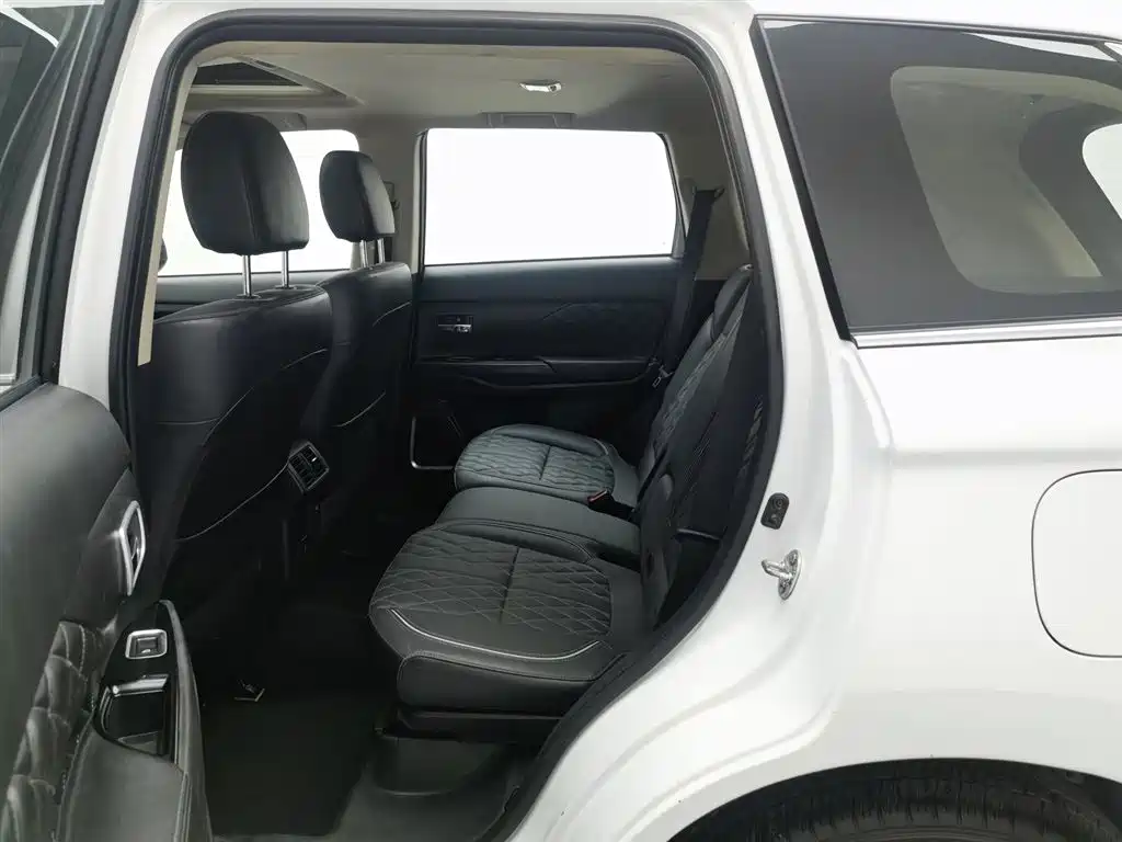 Mitsubishi Outlander 2021 2.4L 4WD Yaodong Edition 5-seater фото 15