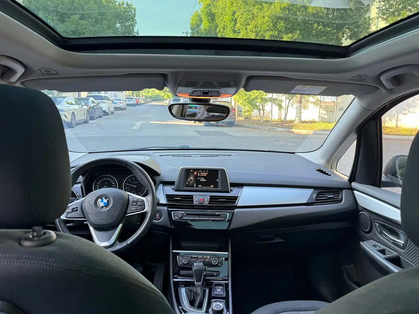 BMW 2 Series Touring 2016 218i Leading фото 9