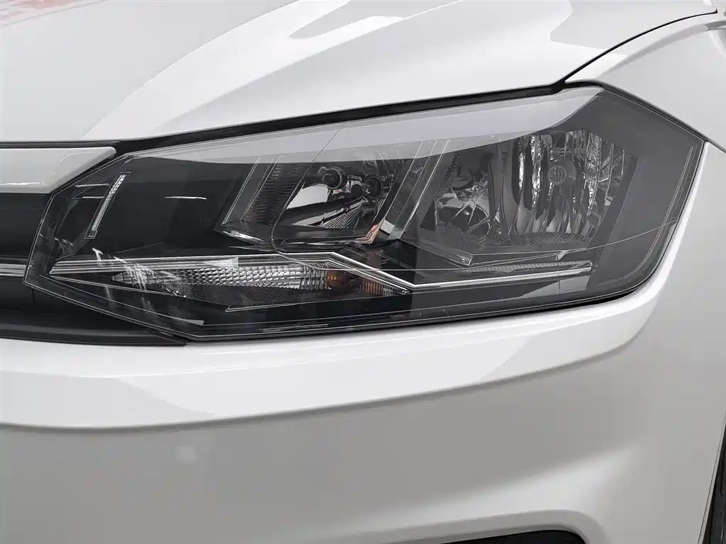 Volkswagen Polo 2023 Facelift Plus 1.5L Auto Chroma Tech Edition фото 7