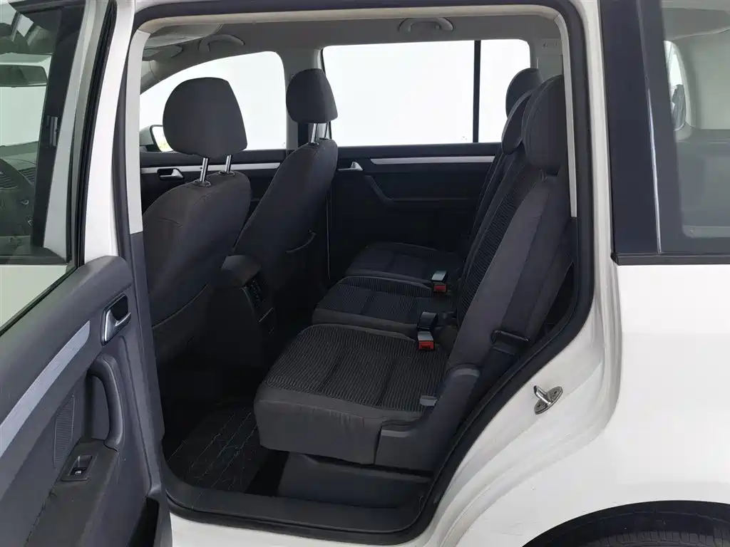 Volkswagen Touran 2015 1.4T Manual Trend Edition 5-seater фото 15