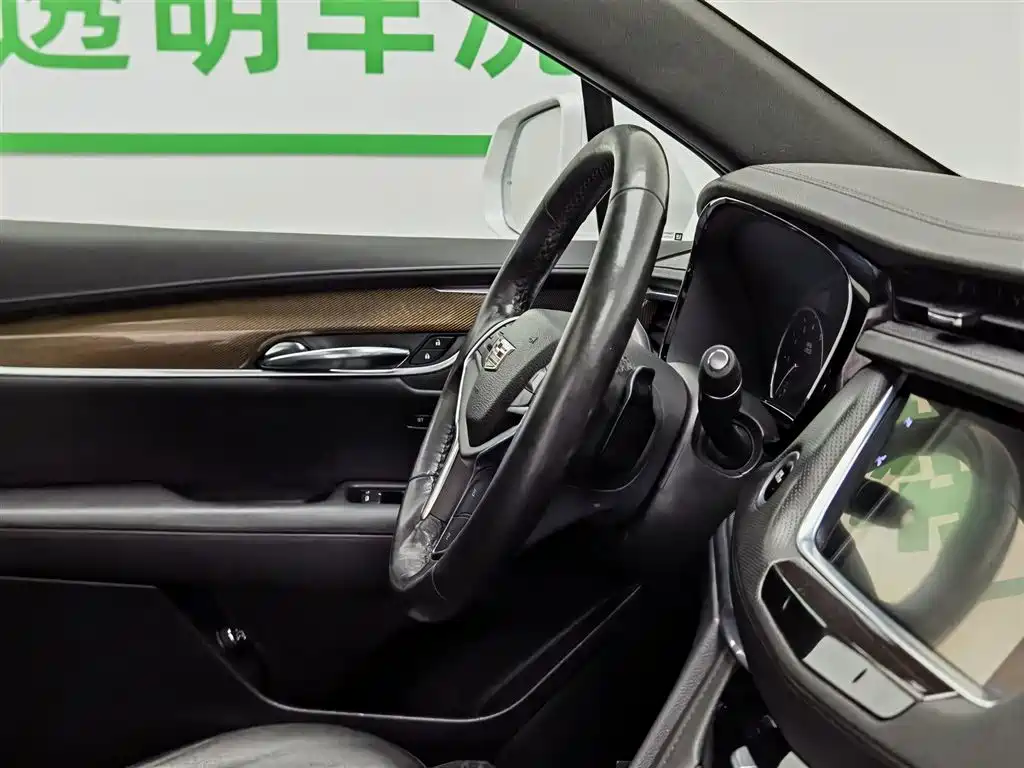 Cadillac XT5 2017 Anniversary Edition 28T 4WD Leading фото 22