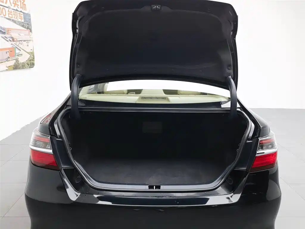 Toyota Camry 2015 2.5G Luxury Navigation Edition фото 16