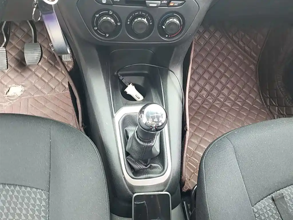 Peugeot 301 2014 1.6L Manual Comfort Edition фото 14