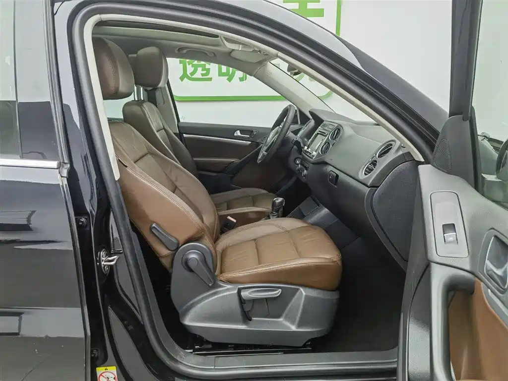 Volkswagen Tiguan 2012 2.0TSI Comfort фото 23