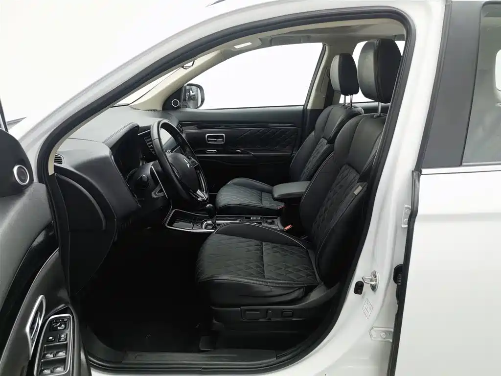 Mitsubishi Outlander 2021 2.4L 4WD Yaodong Edition 5-seater фото 10
