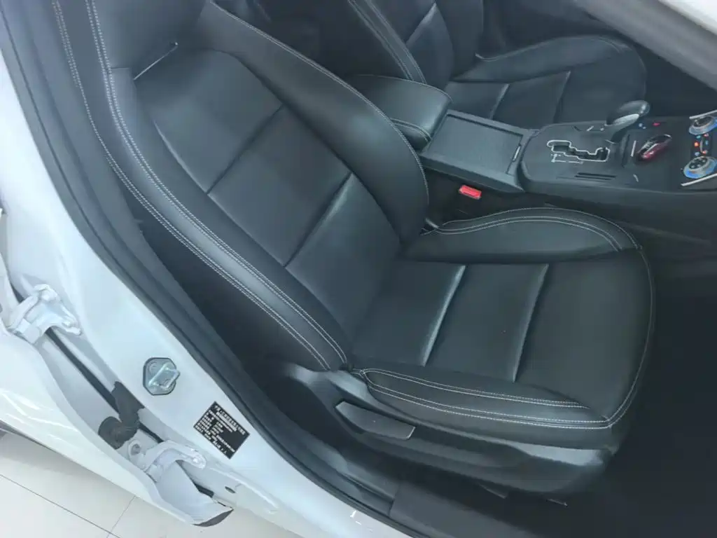 Landwind XIAOYAO 2019 2018 Facelift 1.5GTDI CVT Panoramic Gold Edition