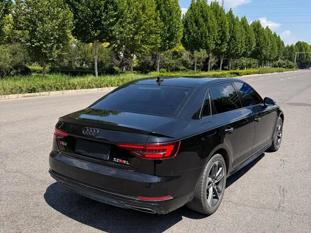 Фото 8 - Audi A4L