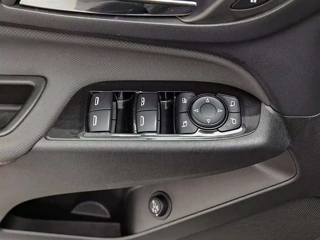 Chevrolet Equinox 2022 Mild Hybrid 550T RS 4WD Intelligent Defense Edition фото 9