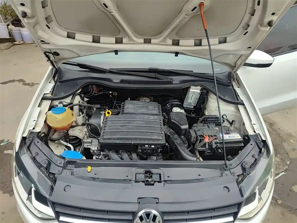 Volkswagen Polo 2014 1.6L Automatic Comfort Edition фото 20