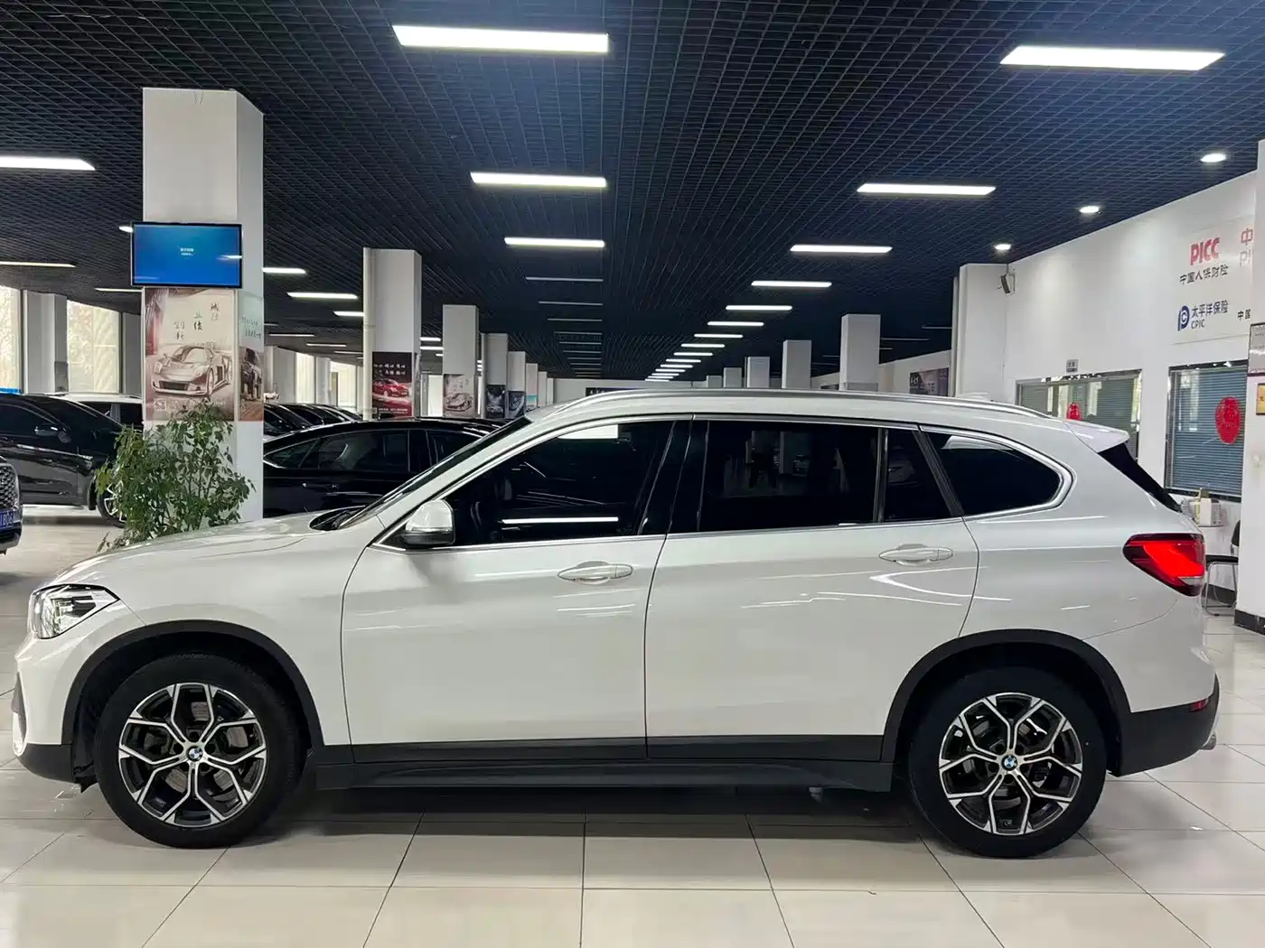 BMW X1 2020 sDrive25Li Leading Model фото 3