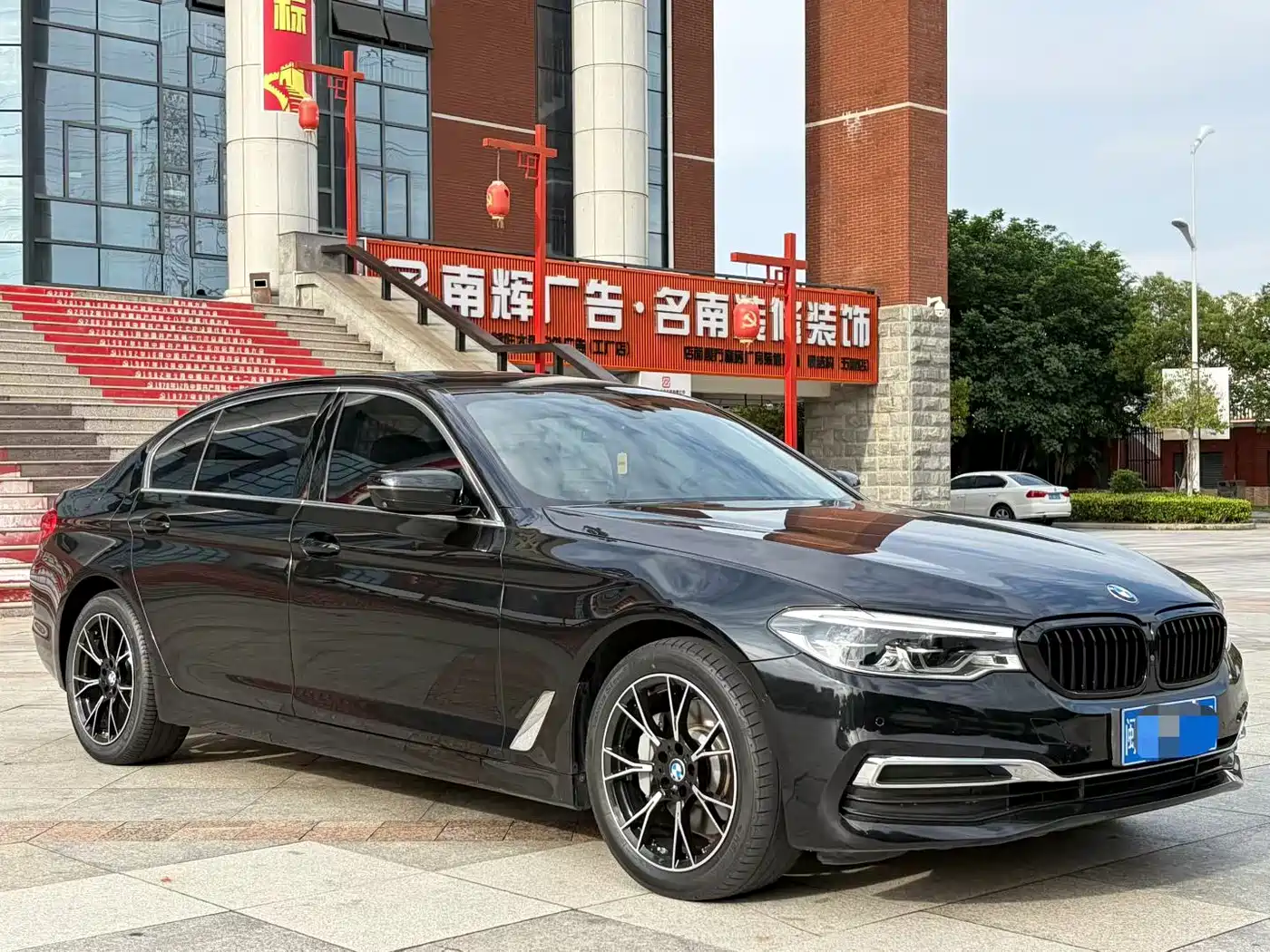 BMW 5 Series 2019 530Li Premium Luxury Package фото 3