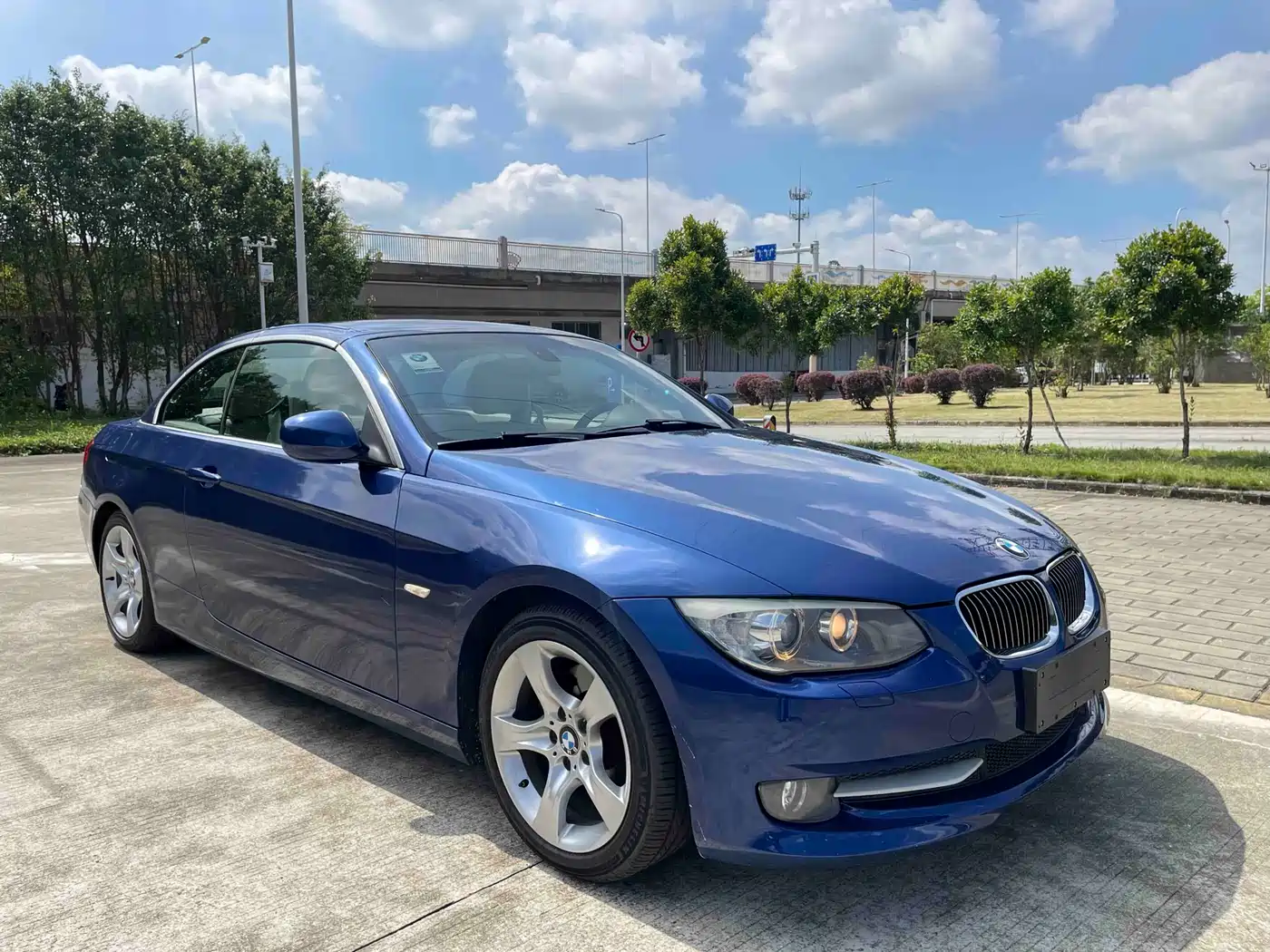 BMW 3 Series 2011 325i Luxury фото 3