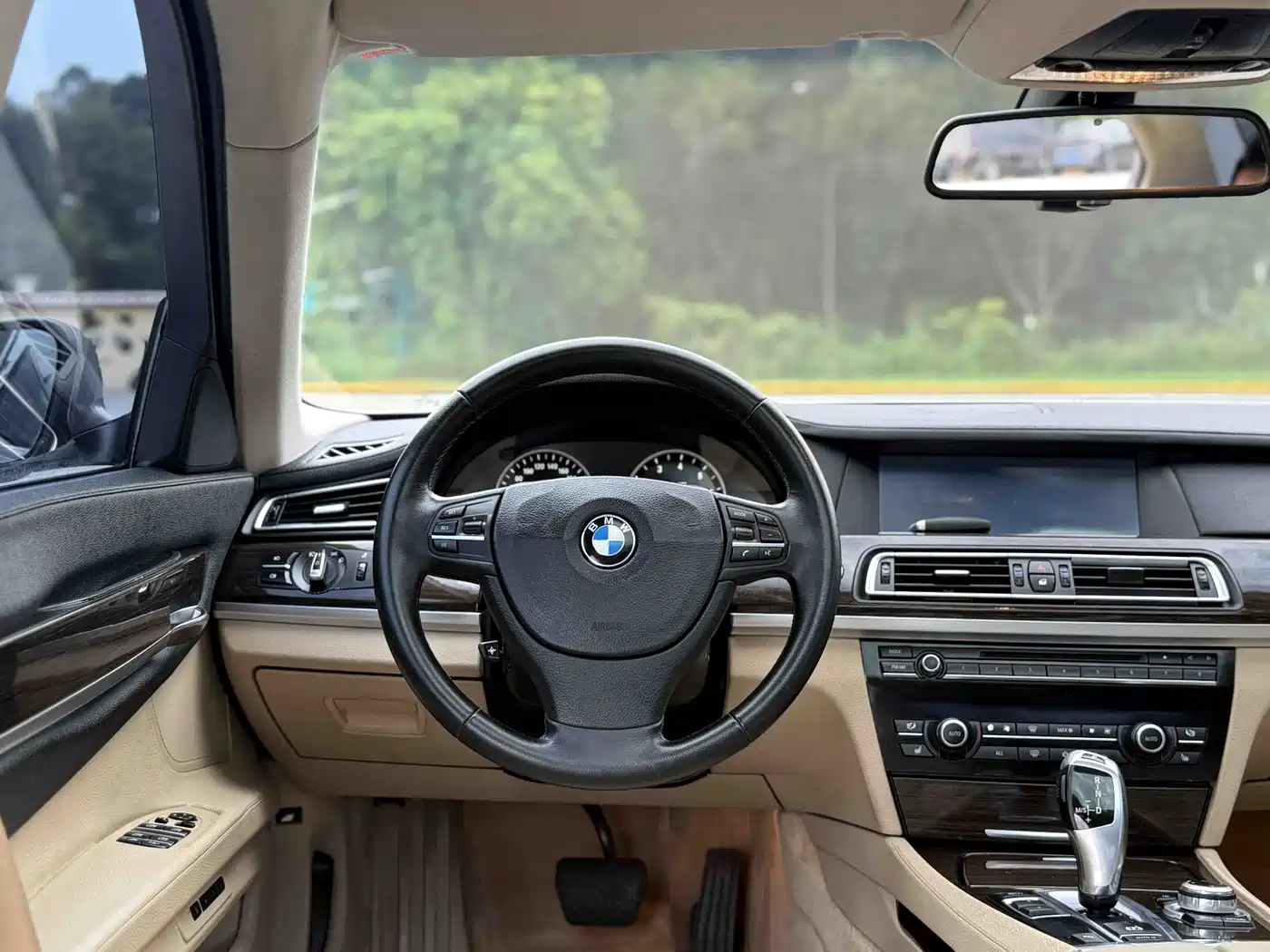BMW 7 Series 2009 Model 740Li Leading Edition фото 22