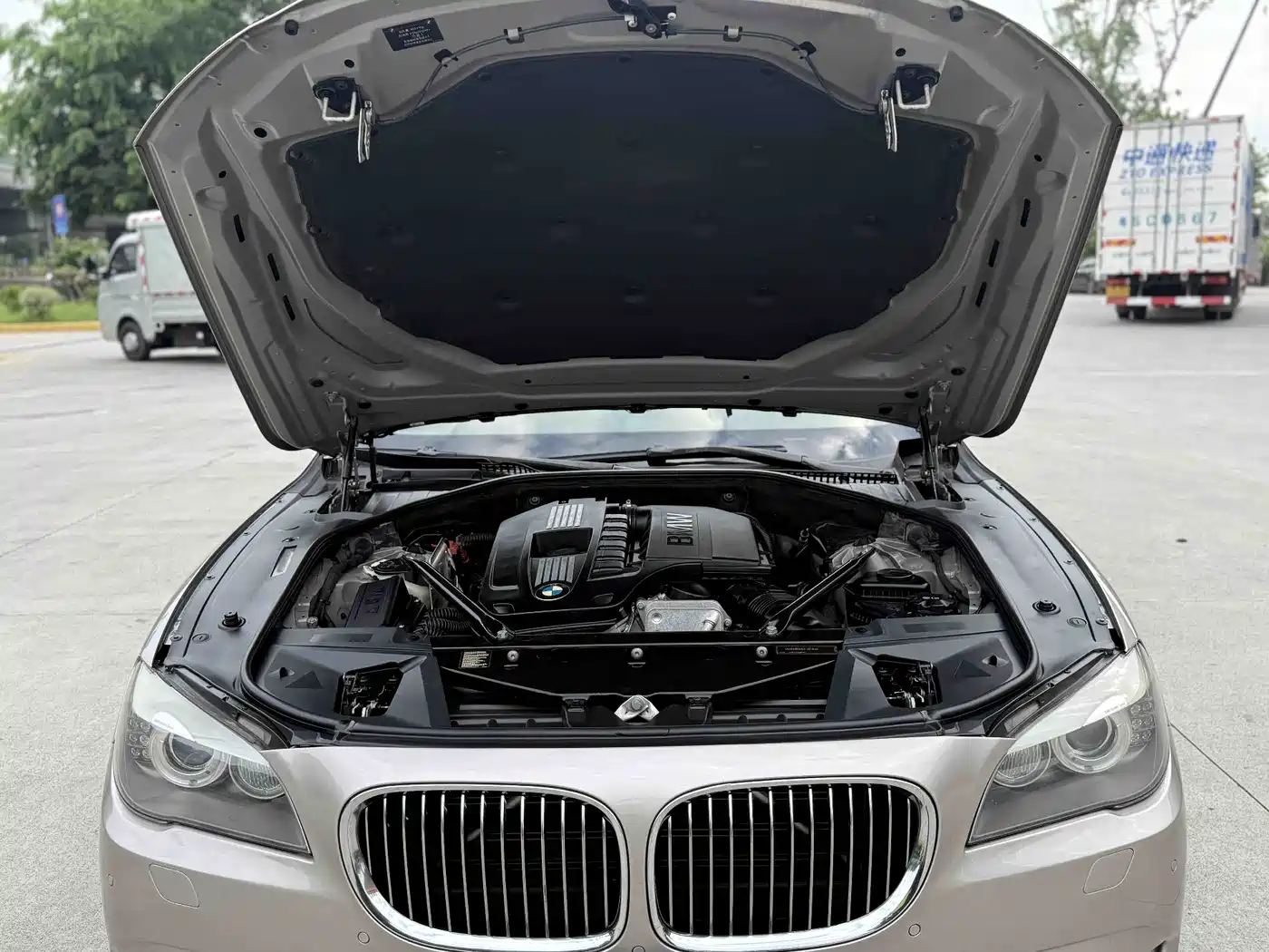 BMW 7 Series 2009 Model 740Li Leading Edition фото 18