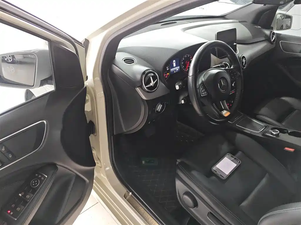 Mercedes-Benz B-Class 2018 B 200 Sport фото 11
