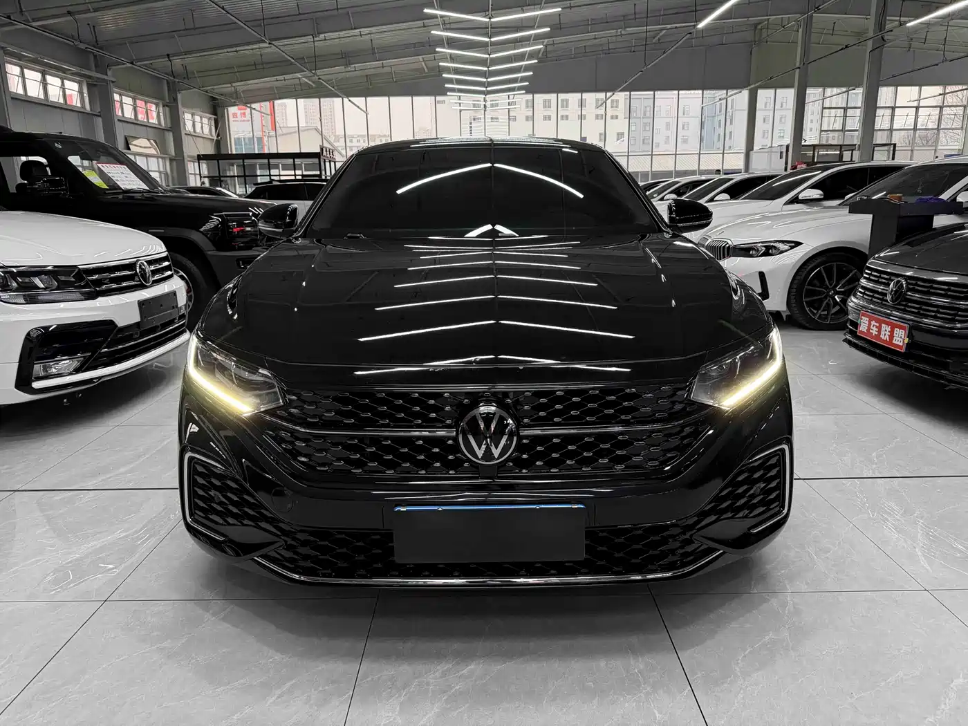 Volkswagen Passat 2023 280TSI Starlight Elite Edition фото 2