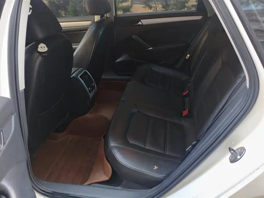 Volkswagen Passat 2014 1.8TSI DSG Luxury Navigation Edition фото 11