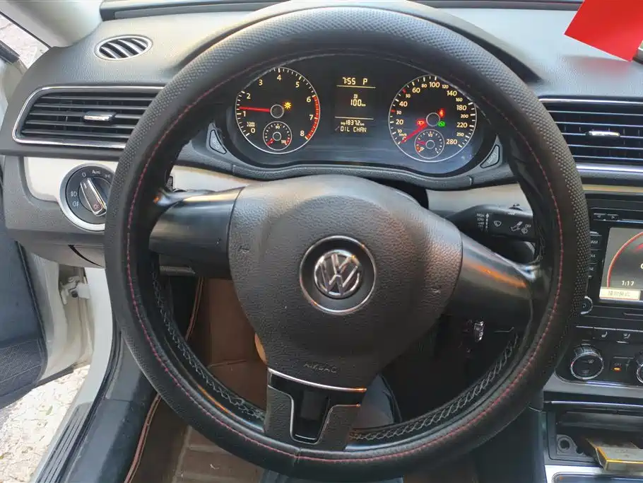 Volkswagen Passat 2014 1.8TSI DSG Luxury Navigation Edition фото 15