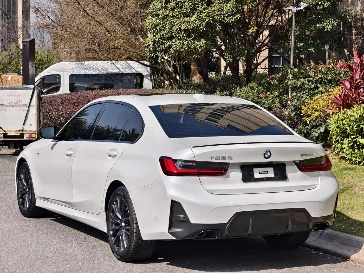 BMW 3 Series 2024 325Li M Sport Shadowline Package фото 5
