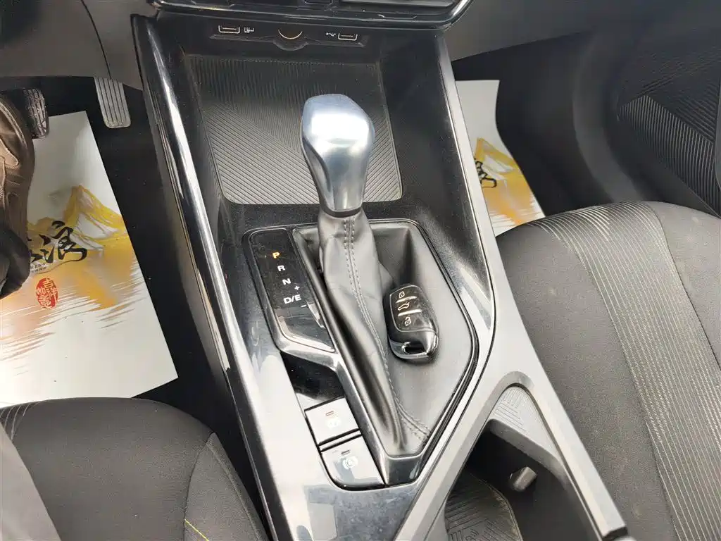 Фото 6 - Roewe i5