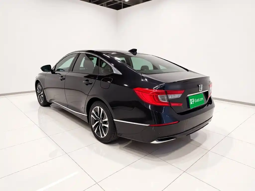 Фото 4 - Honda Accord