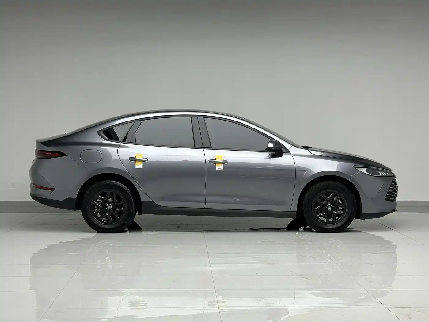BYD Qin PLUS 2025 DM-i Smart Drive 55KM Leader фото 8